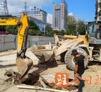 艹逼网站艹高温下的坚守｜道路建设者用汗水铺就畅通路